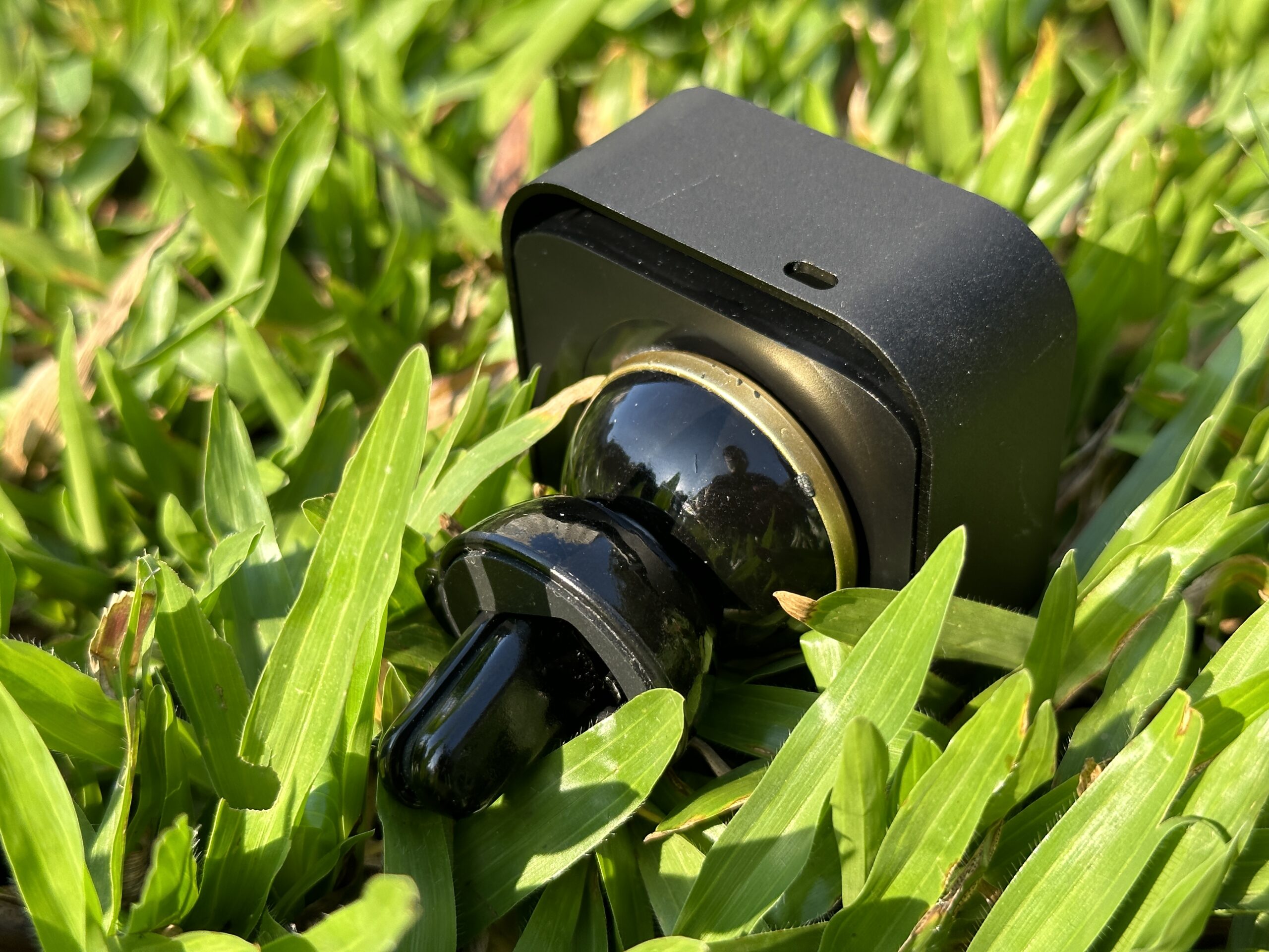 小芳純森空氣淨化擴香儀 配件 車用磁吸架 - IMG 1409 scaled